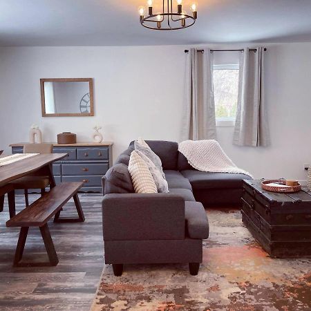 Private Cottage With Huge Private Dog Park! Barrys Bay 외부 사진