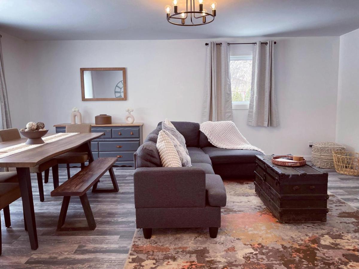 Private Cottage With Huge Private Dog Park! Barrys Bay 외부 사진